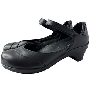ARAVON Maya Mary Jane Pumps Womens Size 7 Black Leather Comfort Shoe Ankle Strap